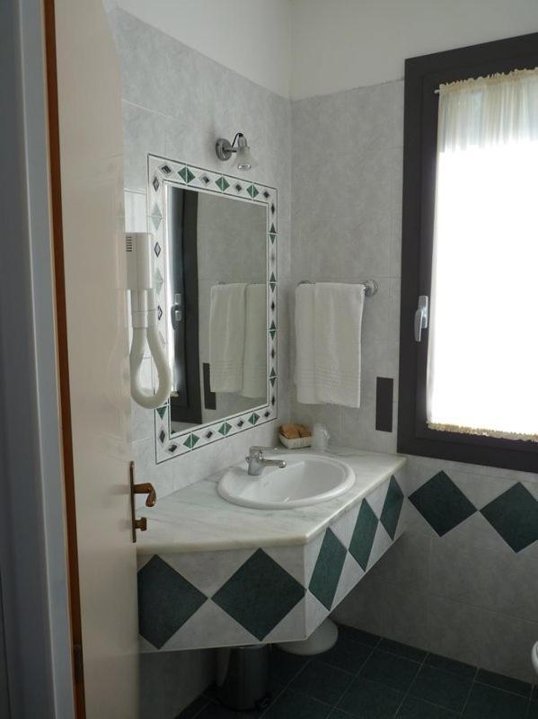 Hotel Gambrinus リド・ディ・イエゾロ エクステリア 写真