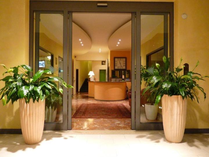 Hotel Gambrinus リド・ディ・イエゾロ エクステリア 写真