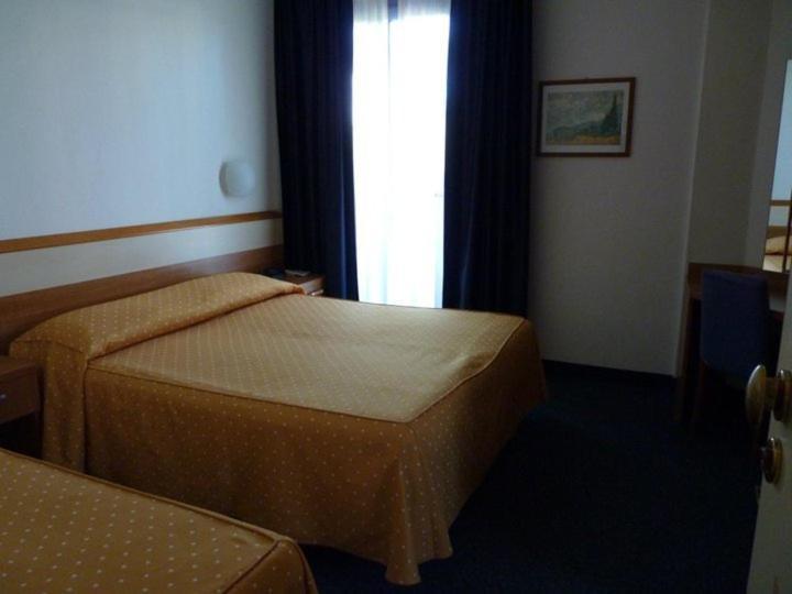 Hotel Gambrinus リド・ディ・イエゾロ エクステリア 写真